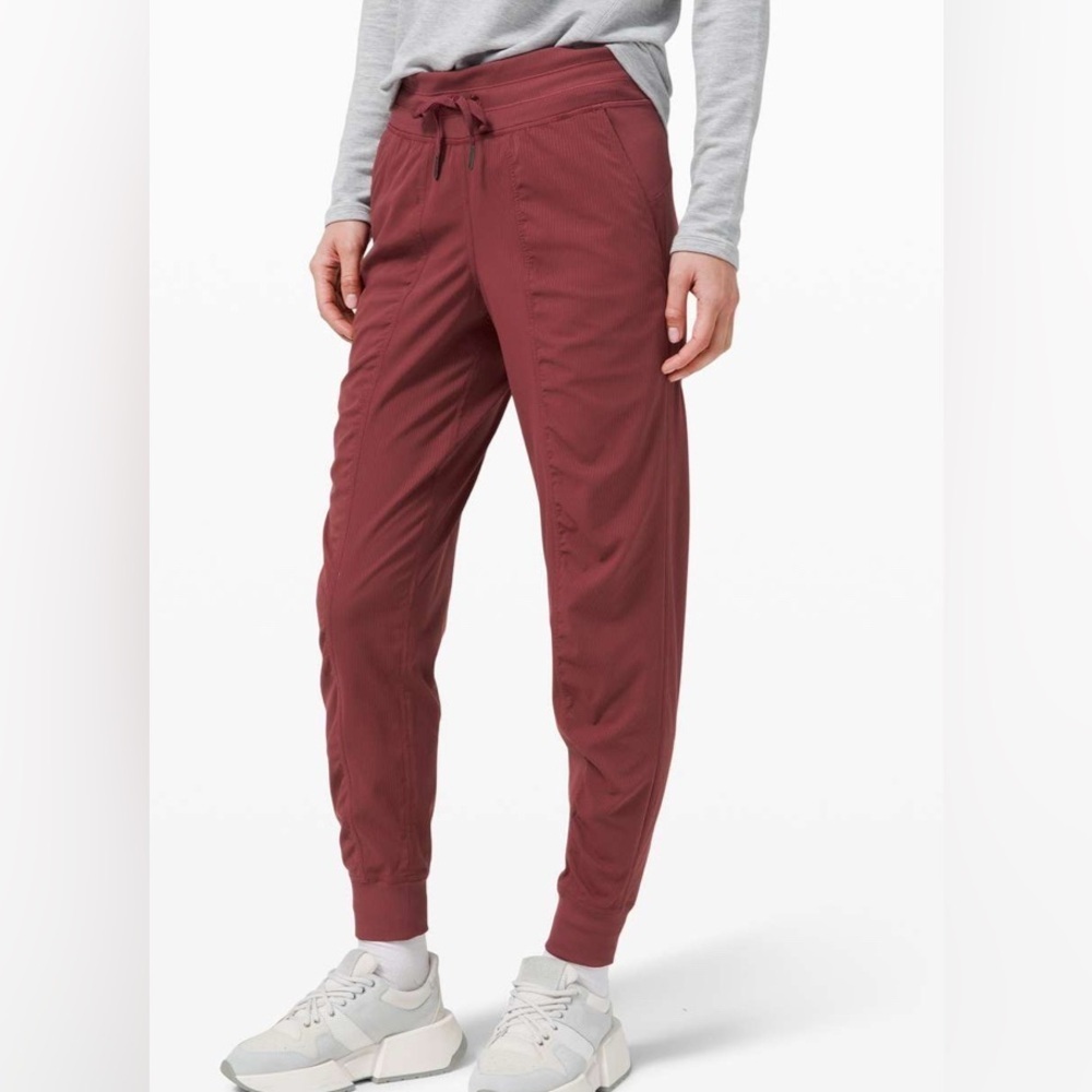 Lululemon Dance Studio Jogger
Savannah